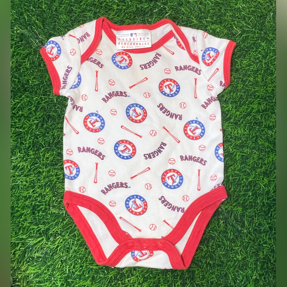 Texas Rangers 0-3M Bodysuit/Creeper White & Red With Logo Scattered